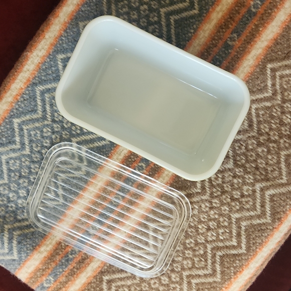 Vintage Pyrex container - Picture 2 of 4